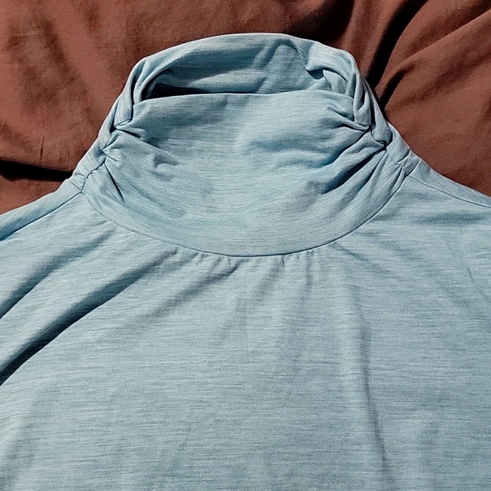 Women's crimped turtleneck